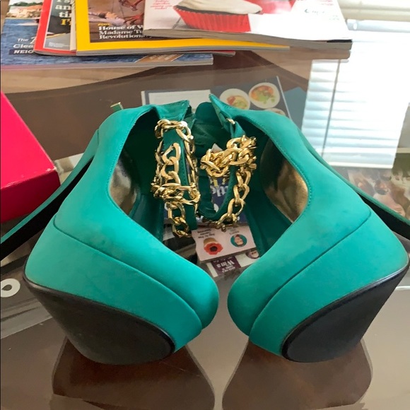 Shoes - Picture 4 of 4